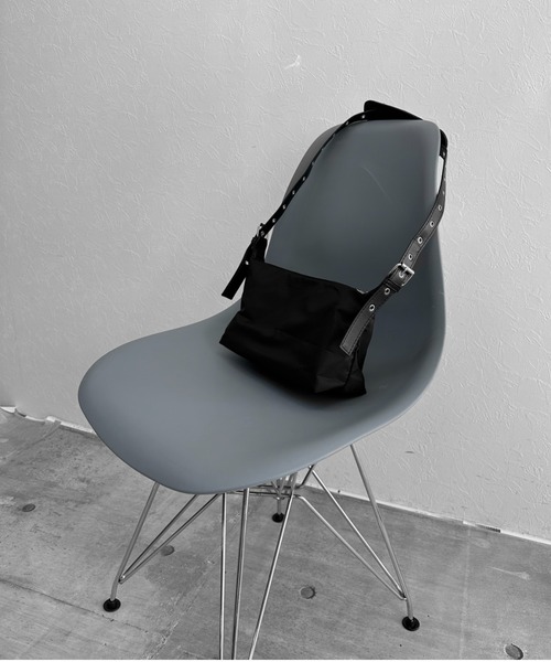 LVEU.（ラブユ.）の「【LVEU.】ベルトショルダースクエアバッグ / バッグ 鞄 BAG ショルダー スクエア 斜め掛け ブラック（ショルダーバッグ・レディース・ブラック・FREE）」の7枚目の写真