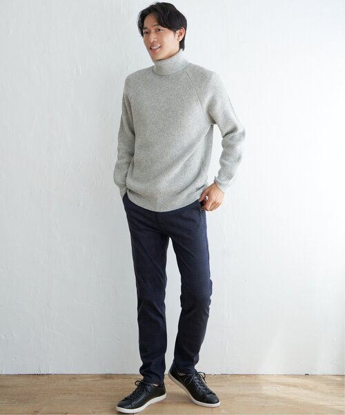 ikka（イッカ）の「【洗濯機で洗える】ウォッシャブルラムウールタートルニット（ニット/セーター・メンズ・ライトグレー/ネイビー・S/M/L/XL）」の4枚目の写真