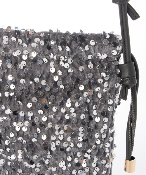 cache cache（カシュ カシュ）の「カシュカシュ cachecache / スパンコール巾着ミニショルダーバッグ（ショルダーバッグ・レディース・シルバー/マルチ/ブラック・FREE）」の4枚目の写真