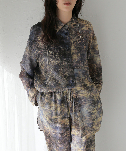 SAYAKADAVIS(サヤカディヴィス)の「【SAYAKADAVIS/サヤカデイヴィス】Crushed Cupro PT wide sleeve:シャツ(シャツ/ブラウス・レディース・ネイビー・MEDIUM)」の4枚目の写真