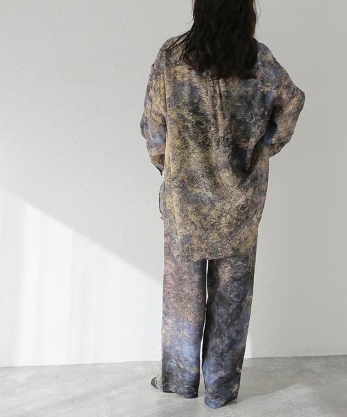 SAYAKADAVIS(サヤカディヴィス)の「【SAYAKADAVIS/サヤカデイヴィス】Crushed Cupro PT wide sleeve:シャツ(シャツ/ブラウス・レディース・ネイビー・MEDIUM)」の22枚目の写真