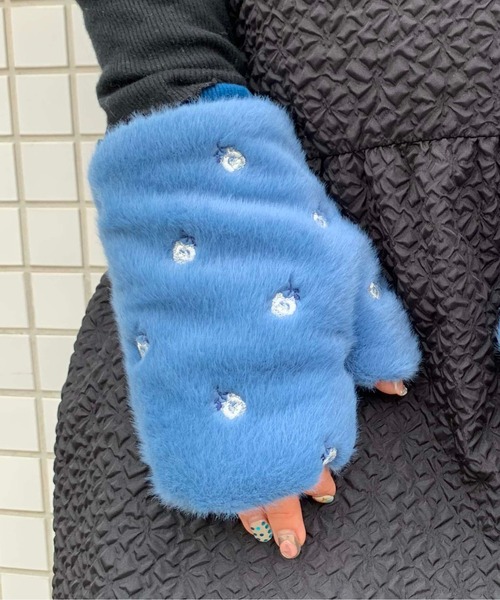 Casselini(キャセリーニ)の「Casselini(キャセリーニ)フラワー刺繍アームウォーマー(手袋・レディース・ブルー/オレンジ/オフホワイト・FREE)」の3枚目の写真