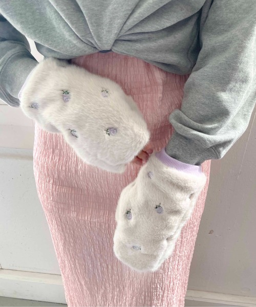 Casselini(キャセリーニ)の「Casselini(キャセリーニ)フラワー刺繍アームウォーマー(手袋・レディース・ブルー/オレンジ/オフホワイト・FREE)」の18枚目の写真