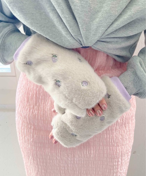 Casselini(キャセリーニ)の「Casselini(キャセリーニ)フラワー刺繍アームウォーマー(手袋・レディース・ブルー/オレンジ/オフホワイト・FREE)」の17枚目の写真