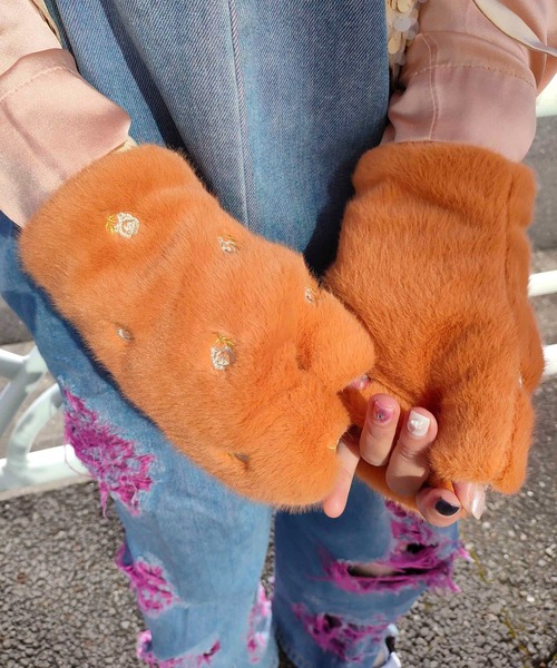 Casselini(キャセリーニ)の「Casselini(キャセリーニ)フラワー刺繍アームウォーマー(手袋・レディース・ブルー/オレンジ/オフホワイト・FREE)」の13枚目の写真