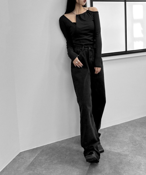 LVEU.(ラブユ.)の「【LVEU.】チェーンホルターネックアシンメトリートップス / トップス カットソー ホルターネック チェーン アシメ アシンメトリー 長袖 ブラック ホワイト ZOZOTOWN限定(Tシャツ/カットソー・レディース・ブラック/ホワイト・FREE)」の5枚目の写真