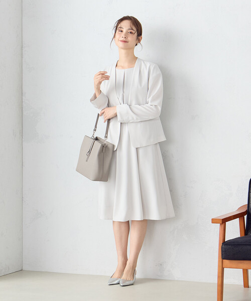 MONO COMME CA(モノコムサ)の「ロゴプレートミニバッグ(ハンドバッグ・レディース・ブラック/グレー/ベージュ・FREE)」の8枚目の写真