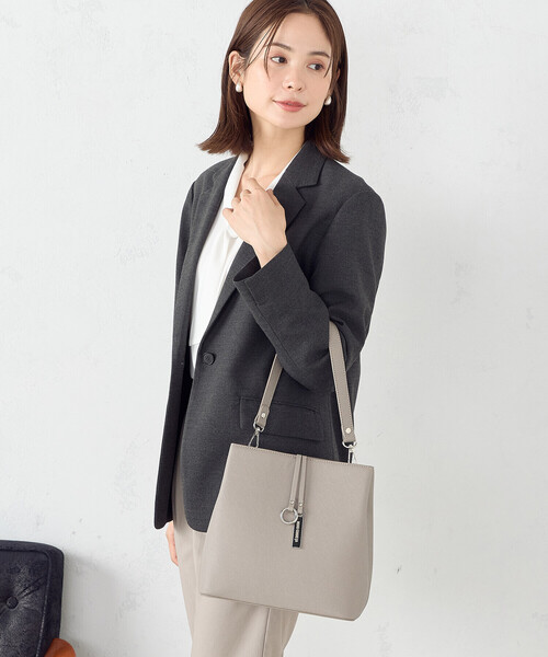 MONO COMME CA(モノコムサ)の「ロゴプレートミニバッグ(ハンドバッグ・レディース・ブラック/グレー/ベージュ・FREE)」の10枚目の写真