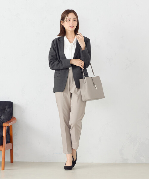 MONO COMME CA(モノコムサ)の「ロゴプレートミニバッグ(ハンドバッグ・レディース・ブラック/グレー/ベージュ・FREE)」の11枚目の写真