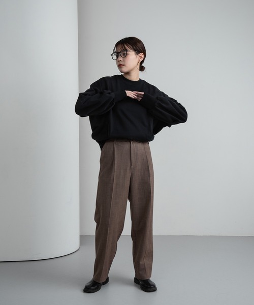 Amiur（エミレ）の「design line tuck sleeve sweat / デザインラインタックスリーブスウェット（スウェット・レディース・グレー/ホワイト/ブラック・FREE）」の19枚目の写真