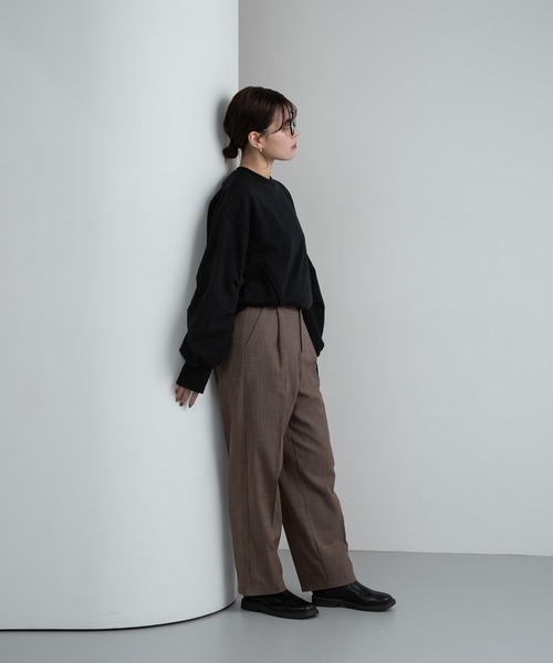 Amiur（エミレ）の「design line tuck sleeve sweat / デザインラインタックスリーブスウェット（スウェット・レディース・グレー/ホワイト/ブラック・FREE）」の20枚目の写真
