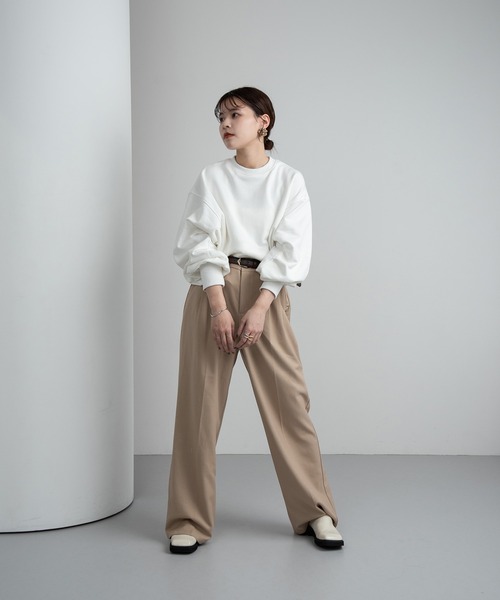 Amiur（エミレ）の「design line tuck sleeve sweat / デザインラインタックスリーブスウェット（スウェット・レディース・グレー/ホワイト/ブラック・FREE）」の9枚目の写真