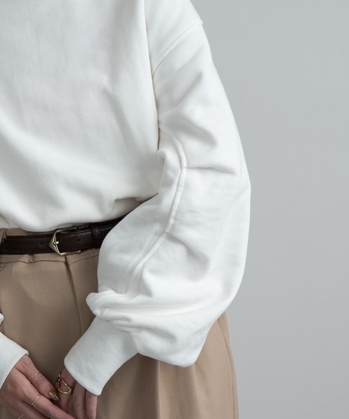 Amiur（エミレ）の「design line tuck sleeve sweat / デザインラインタックスリーブスウェット（スウェット・レディース・グレー/ホワイト/ブラック・FREE）」の6枚目の写真