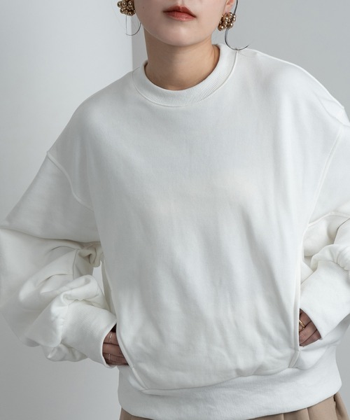 Amiur（エミレ）の「design line tuck sleeve sweat / デザインラインタックスリーブスウェット（スウェット・レディース・グレー/ホワイト/ブラック・FREE）」の5枚目の写真