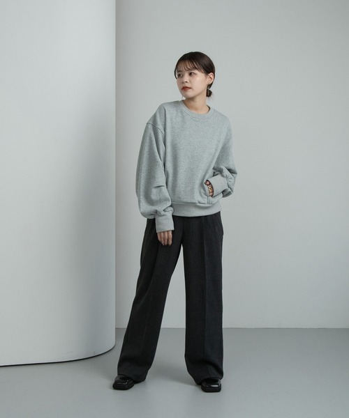 Amiur（エミレ）の「design line tuck sleeve sweat / デザインラインタックスリーブスウェット（スウェット・レディース・グレー/ホワイト/ブラック・FREE）」の16枚目の写真