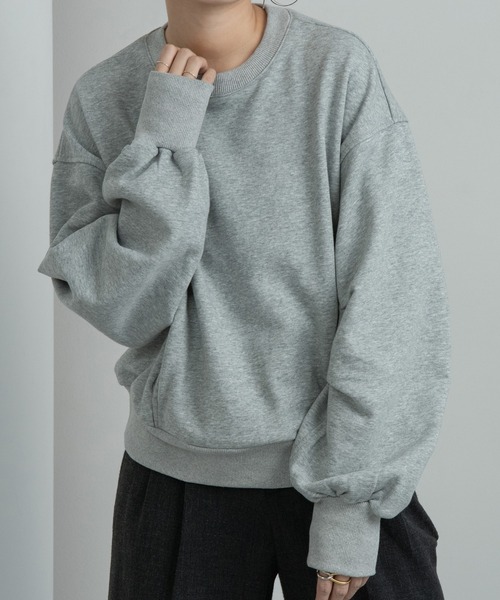 Amiur（エミレ）の「design line tuck sleeve sweat / デザインラインタックスリーブスウェット（スウェット・レディース・グレー/ホワイト/ブラック・FREE）」の12枚目の写真