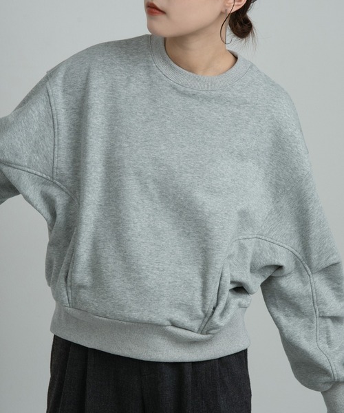 Amiur（エミレ）の「design line tuck sleeve sweat / デザインラインタックスリーブスウェット（スウェット・レディース・グレー/ホワイト/ブラック・FREE）」の13枚目の写真