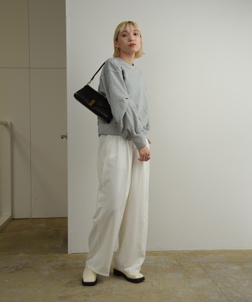 Amiur（エミレ）の「design line tuck sleeve sweat / デザインラインタックスリーブスウェット（スウェット・レディース・グレー/ホワイト/ブラック・FREE）」の18枚目の写真