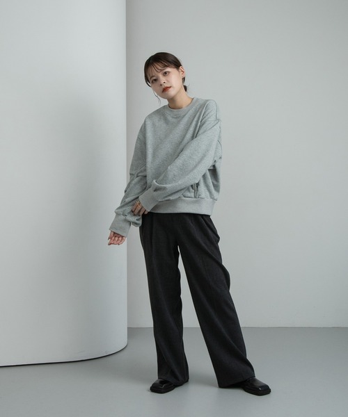 Amiur（エミレ）の「design line tuck sleeve sweat / デザインラインタックスリーブスウェット（スウェット・レディース・グレー/ホワイト/ブラック・FREE）」の15枚目の写真