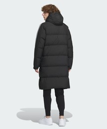 adidas（アディダス）の「スリーストライプス ロングダウンジャケット