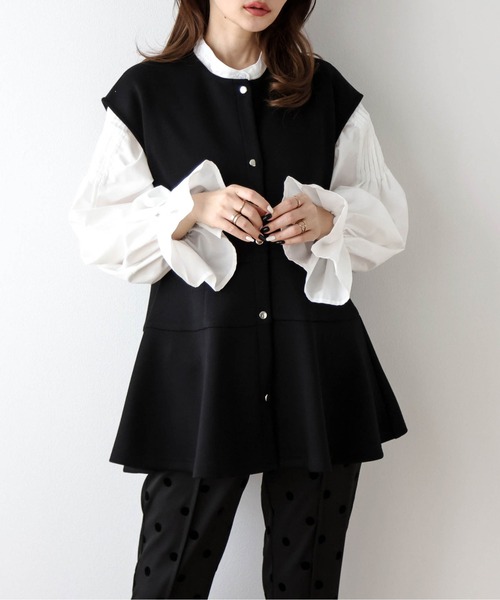 AMELY(エミリー)の「ペプラムフレアベスト(ベスト・レディース・ホワイト/ブラック・フリー)」の2枚目の写真