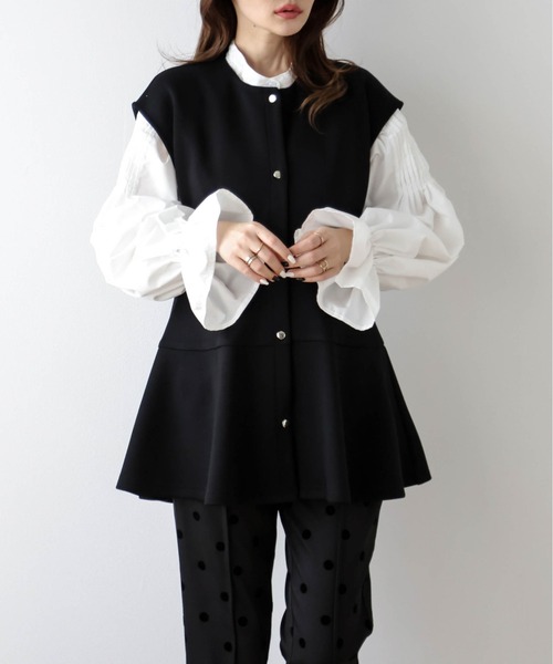 AMELY(エミリー)の「ペプラムフレアベスト(ベスト・レディース・ホワイト/ブラック・フリー)」の12枚目の写真