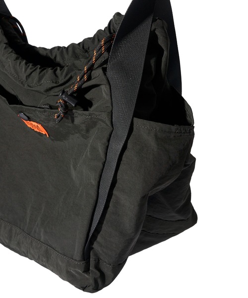 UNIVERSAL OVERALL(ユニバーサルオーバーオール)の「【UNIVERSAL OVERALL】 SHINGEN BUDOU BAG / 信玄バッグ(ショルダーバッグ・レディース・グリーン/グレー/ブラック/ベージュ・FREE)」の6枚目の写真