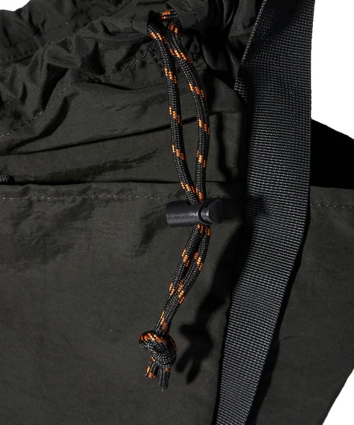 UNIVERSAL OVERALL(ユニバーサルオーバーオール)の「【UNIVERSAL OVERALL】 SHINGEN BUDOU BAG / 信玄バッグ(ショルダーバッグ・レディース・グリーン/グレー/ブラック/ベージュ・FREE)」の8枚目の写真