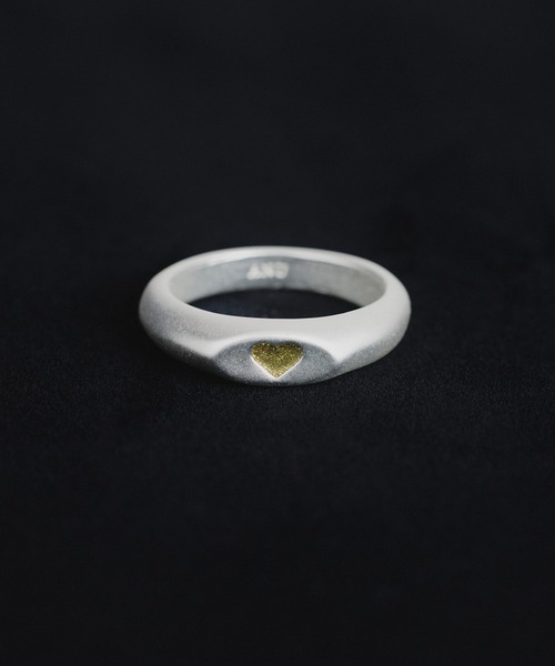 ANU(アヌ)の「petite heart ring - ペティットハートリング(リング・レディース・ゴールド/シルバー・9号/11号)」の2枚目の写真