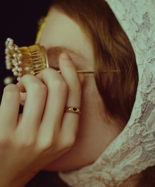 ANU(アヌ)の「petite heart ring - ペティットハートリング(リング・レディース・ゴールド/シルバー・9号/11号)」の1枚目の写真