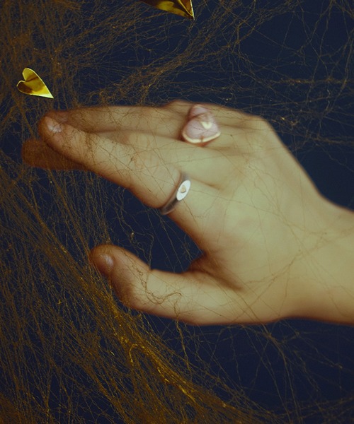 ANU(アヌ)の「petite heart ring - ペティットハートリング(リング・レディース・ゴールド/シルバー・9号/11号)」の4枚目の写真