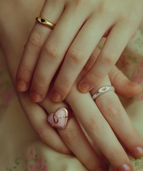 ANU(アヌ)の「petite heart ring - ペティットハートリング(リング・レディース・ゴールド/シルバー・9号/11号)」の6枚目の写真