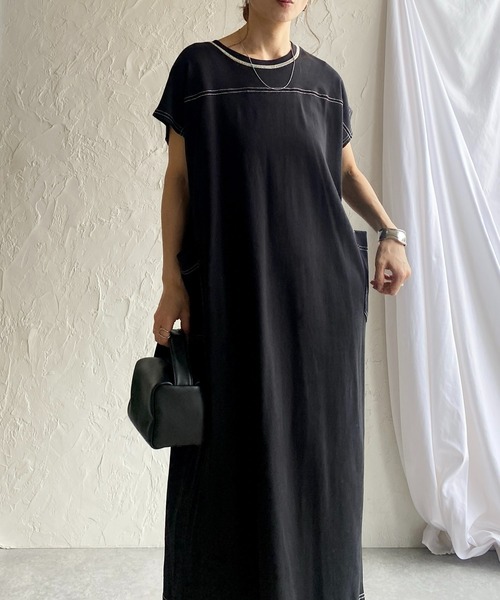 She's Closet(シーズクローゼット)の「配色ステッチポケット半袖フレンチスリーブロング丈Tシャツワンピース(ワンピース・レディース・ブラック/グレイッシュベージュ・FREE)」の3枚目の写真