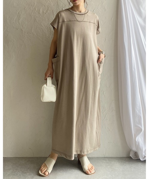 She's Closet(シーズクローゼット)の「配色ステッチポケット半袖フレンチスリーブロング丈Tシャツワンピース(ワンピース・レディース・ブラック/グレイッシュベージュ・FREE)」の4枚目の写真