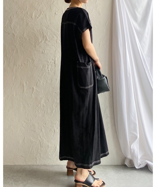 She's Closet(シーズクローゼット)の「配色ステッチポケット半袖フレンチスリーブロング丈Tシャツワンピース(ワンピース・レディース・ブラック/グレイッシュベージュ・FREE)」の6枚目の写真