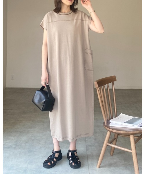 She's Closet(シーズクローゼット)の「配色ステッチポケット半袖フレンチスリーブロング丈Tシャツワンピース(ワンピース・レディース・ブラック/グレイッシュベージュ・FREE)」の9枚目の写真