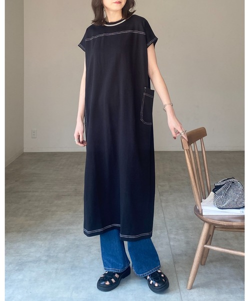 She's Closet(シーズクローゼット)の「配色ステッチポケット半袖フレンチスリーブロング丈Tシャツワンピース(ワンピース・レディース・ブラック/グレイッシュベージュ・FREE)」の10枚目の写真