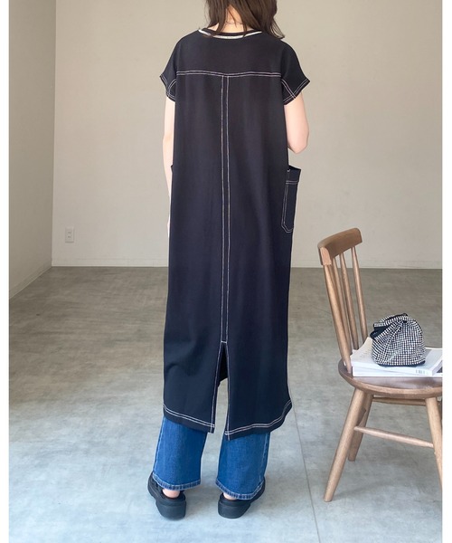 She's Closet(シーズクローゼット)の「配色ステッチポケット半袖フレンチスリーブロング丈Tシャツワンピース(ワンピース・レディース・ブラック/グレイッシュベージュ・FREE)」の12枚目の写真