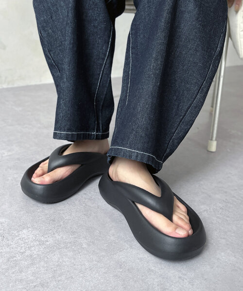 CPCM（シーピーシーエム）の「厚底トングサンダル（サンダル・レディース・アイボリー/ブラック・SMALL/MEDIUM/LARGE）」の2枚目の写真