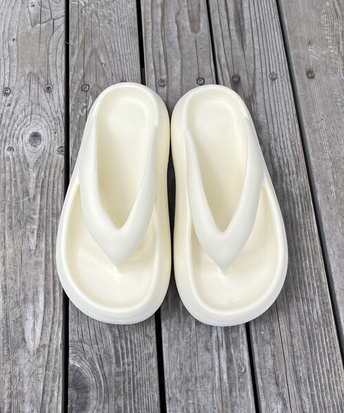 CPCM（シーピーシーエム）の「厚底トングサンダル（サンダル・レディース・アイボリー/ブラック・SMALL/MEDIUM/LARGE）」の4枚目の写真