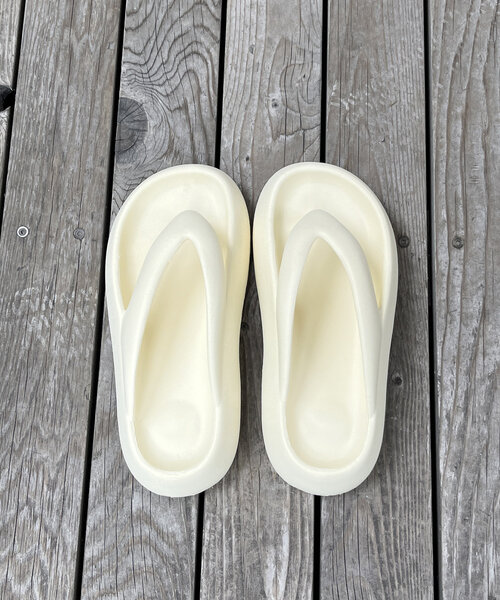 CPCM（シーピーシーエム）の「厚底トングサンダル（サンダル・レディース・アイボリー/ブラック・SMALL/MEDIUM/LARGE）」の6枚目の写真
