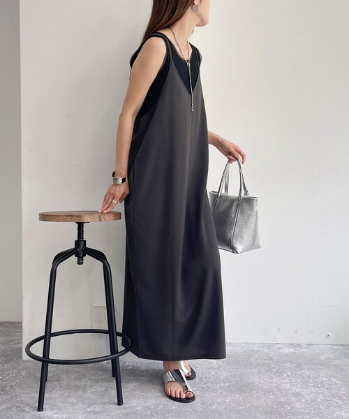 fredy emue(フレディエミュ)の「カットジョーゼットキャミワンピース(ワンピース・レディース・ブラック/チャコールグレー/ブラウン・38)」の1枚目の写真