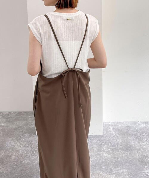 fredy emue(フレディエミュ)の「カットジョーゼットキャミワンピース(ワンピース・レディース・ブラック/チャコールグレー/ブラウン・38)」の9枚目の写真