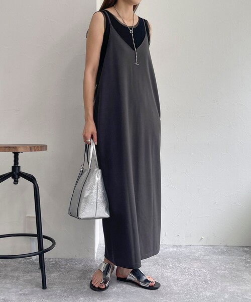 fredy emue(フレディエミュ)の「カットジョーゼットキャミワンピース(ワンピース・レディース・ブラック/チャコールグレー/ブラウン・38)」の19枚目の写真