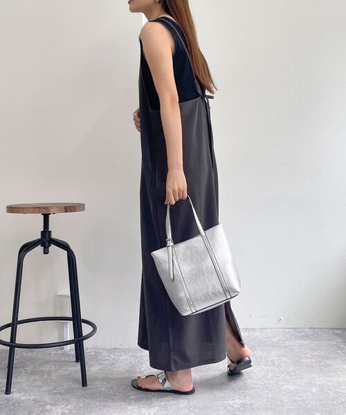 fredy emue(フレディエミュ)の「カットジョーゼットキャミワンピース(ワンピース・レディース・ブラック/チャコールグレー/ブラウン・38)」の22枚目の写真