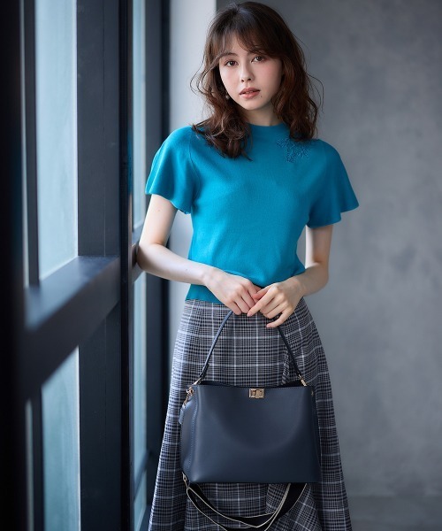 12Twelve Agenda(トゥエルブ アジェンダ)の「ネック刺繍半袖ニットプルオーバー(ニット/セーター・レディース・アイボリー/ブルーグリーン/チャコールグレー・M)」の10枚目の写真