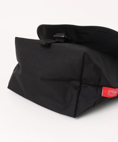 Manhattan Portage(マンハッタンポーテージ)の「Nylon Messenger Bag JR Flap Zipper Pocket Embroidered Patch THRASHER(メッセンジャーバッグ・メンズ・ブラック・SMALL)」の18枚目の写真