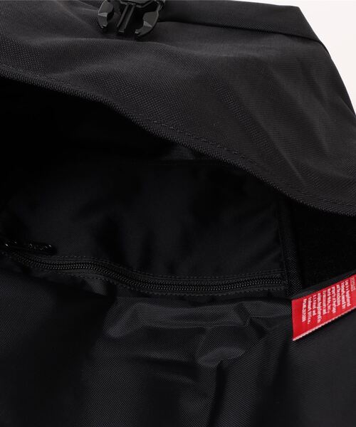 Manhattan Portage(マンハッタンポーテージ)の「Nylon Messenger Bag JR Flap Zipper Pocket Embroidered Patch THRASHER(メッセンジャーバッグ・メンズ・ブラック・SMALL)」の19枚目の写真