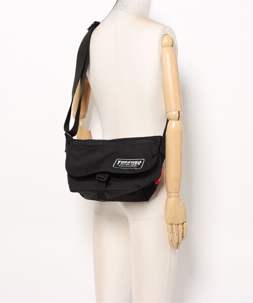 Manhattan Portage(マンハッタンポーテージ)の「Nylon Messenger Bag JR Flap Zipper Pocket Embroidered Patch THRASHER(メッセンジャーバッグ・メンズ・ブラック・SMALL)」の20枚目の写真