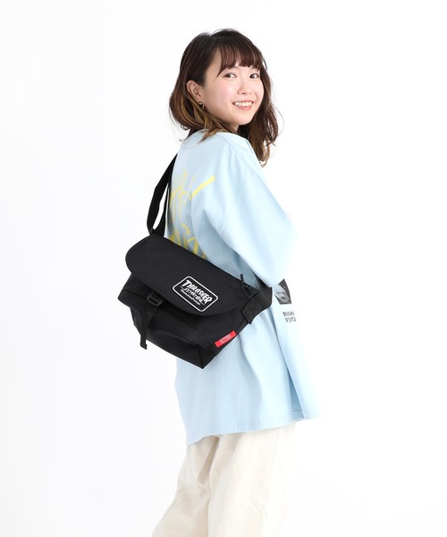 Manhattan Portage(マンハッタンポーテージ)の「Nylon Messenger Bag JR Flap Zipper Pocket Embroidered Patch THRASHER(メッセンジャーバッグ・メンズ・ブラック・SMALL)」の1枚目の写真